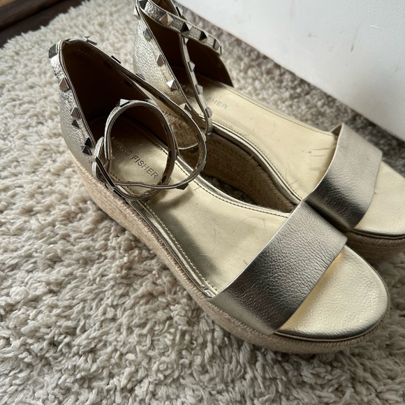 Marc Fisher Wedges - Picture 2 of 3